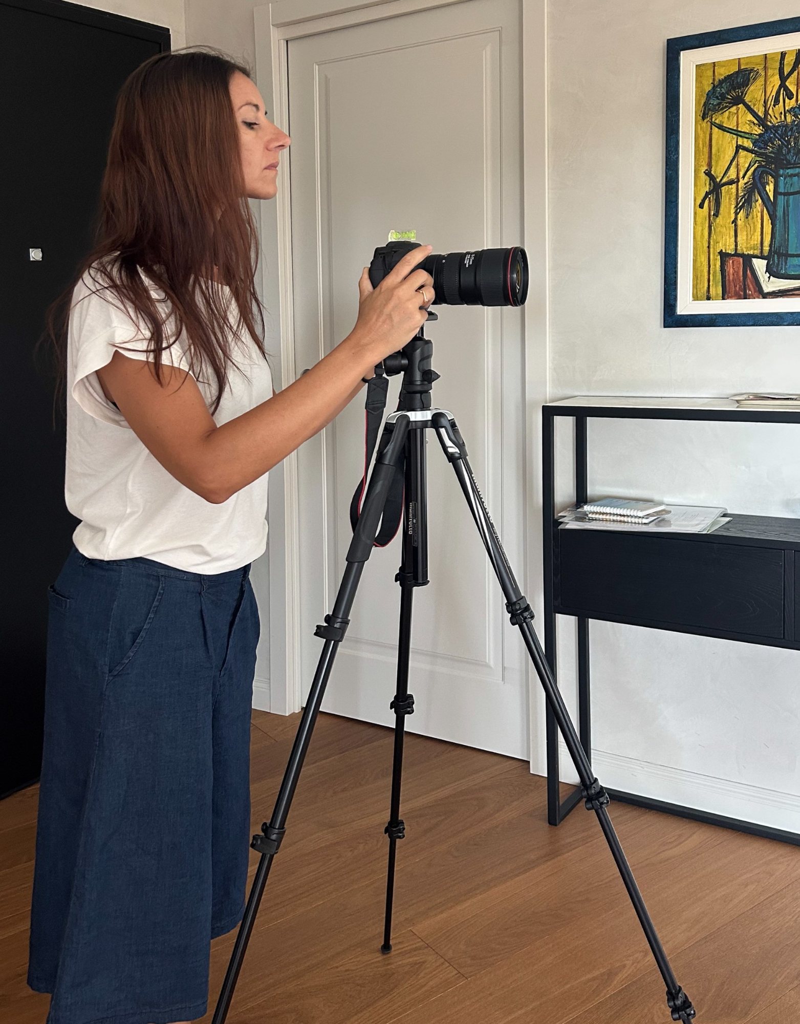 Velma Bertozzi sul set con la macchina fotografica
